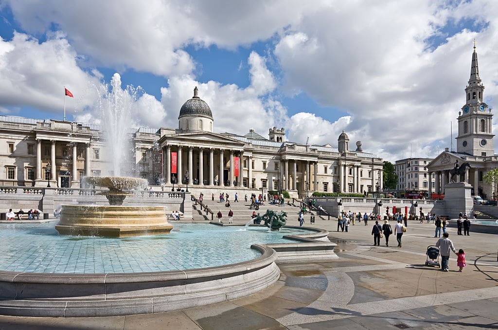 1024px-Trafalgar_Square,_London_2_-_Jun_2009