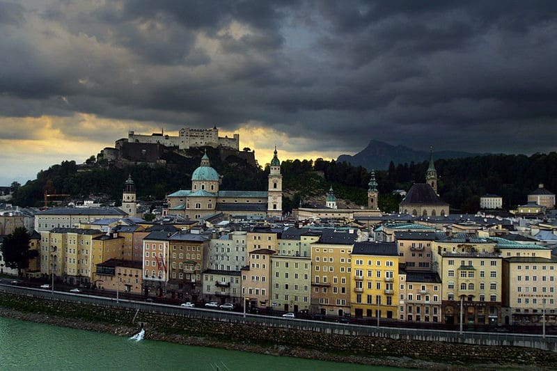 800px-SalzburgerAltstadt02