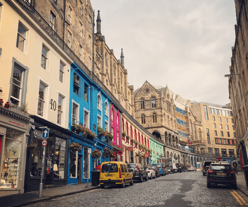 Victoria street in edinburgh old town