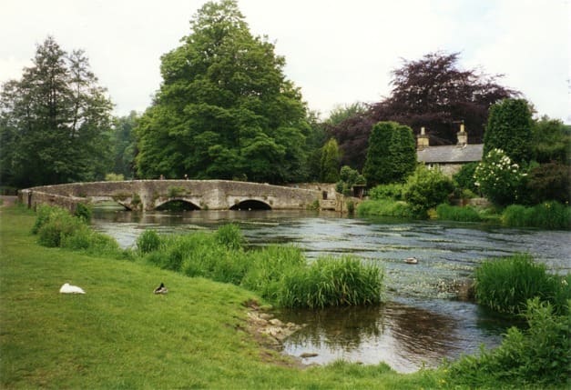 Sheepwash_Bridge,_Ashford_in_the_Water_-_geograph.org.uk_-_345781