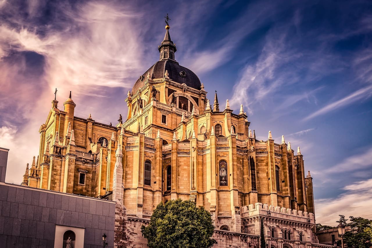 cathedral-3463324_1280