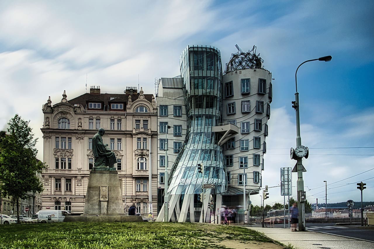 dancing-house-3716982_1280