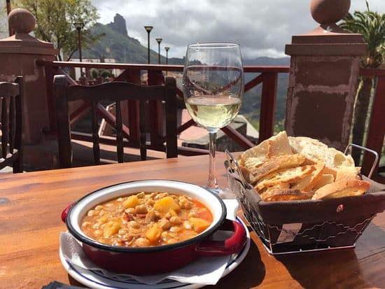ropa-vieja-y-vino-blanco