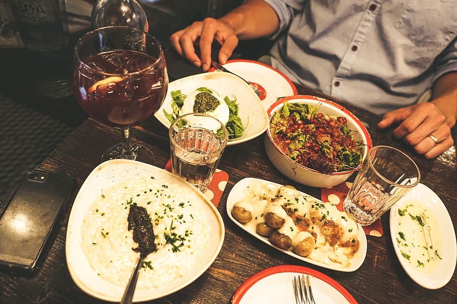 spain-barcelona-food-dining